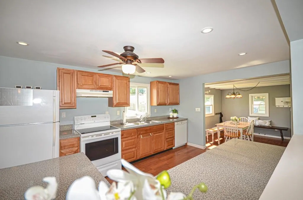 6 Emerson Street Hooksett NH 03106