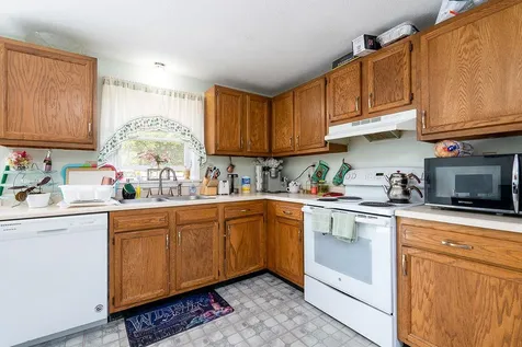 5 Lancelot Drive Derry NH 03038