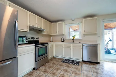 5 Lancelot Drive Derry NH 03038