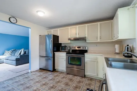 5 Lancelot Drive Derry NH 03038