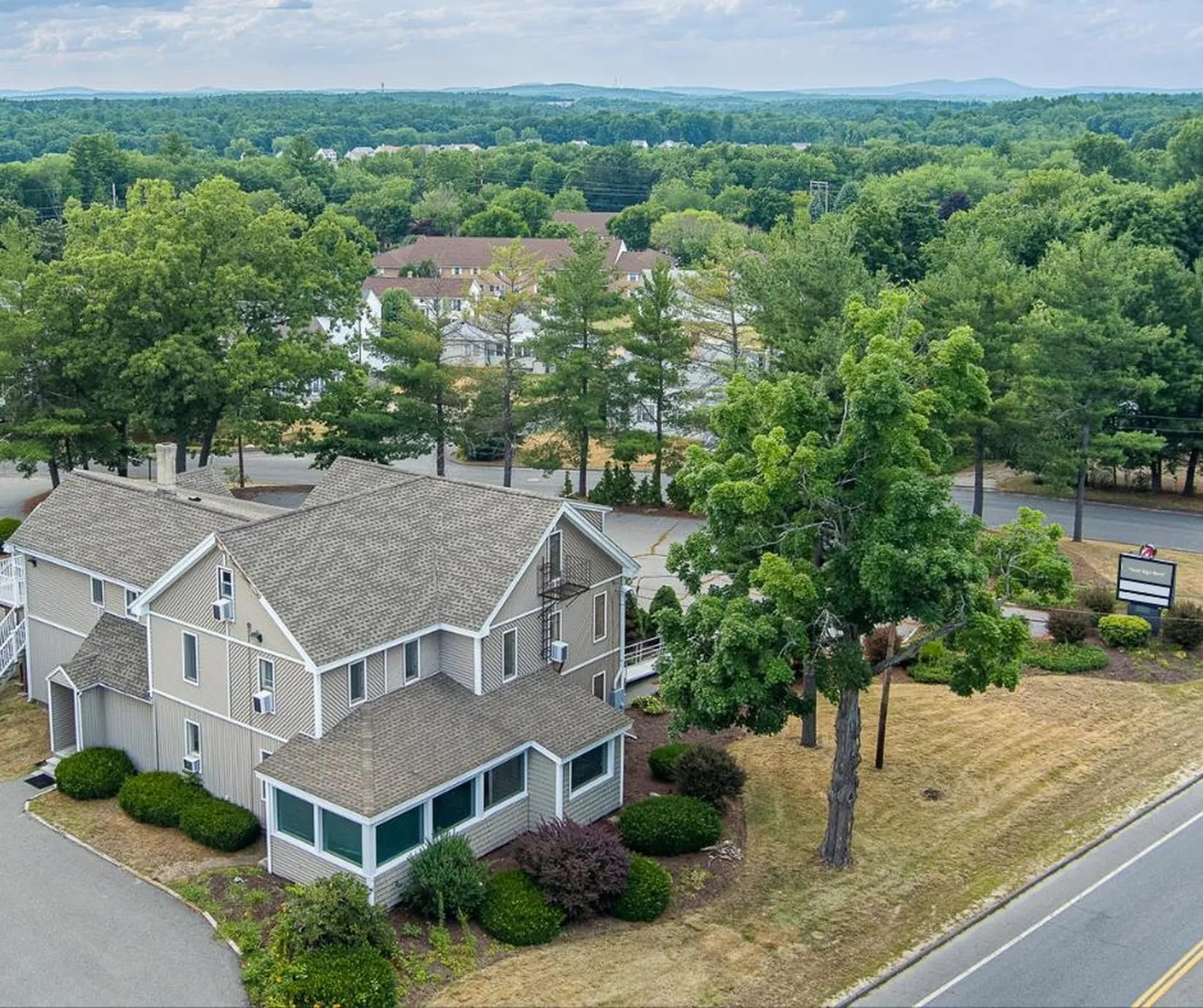 102 Derry Street Hudson NH 03051