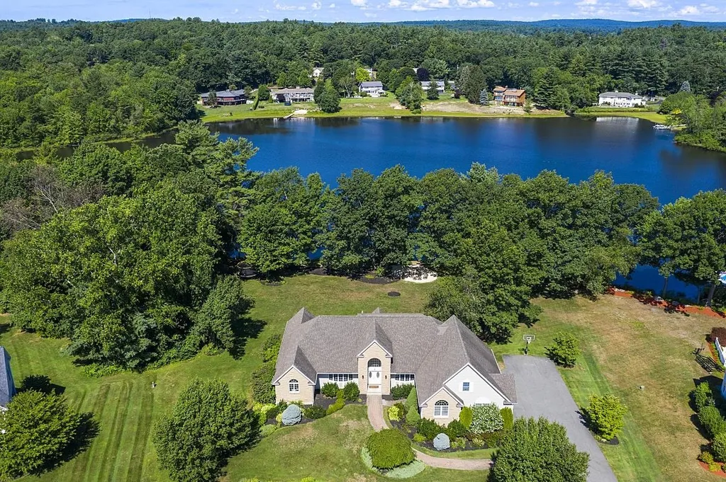 8 Brook Hollow Drive Salem NH 03079