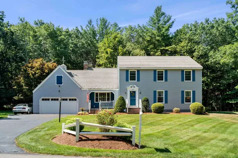 3 King Charles Drive Londonderry NH 03053