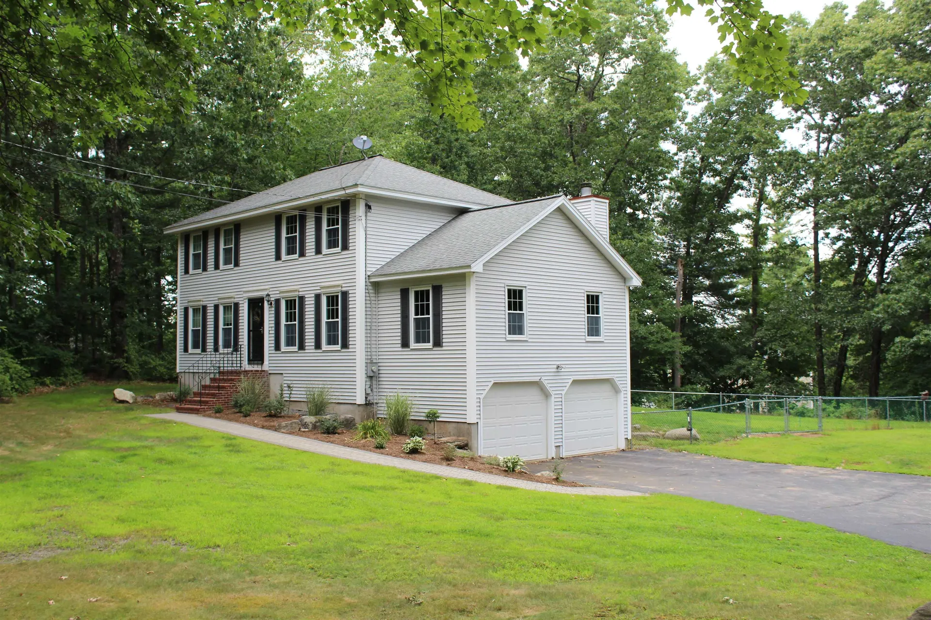 5 Currier Drive Londonderry NH 03053