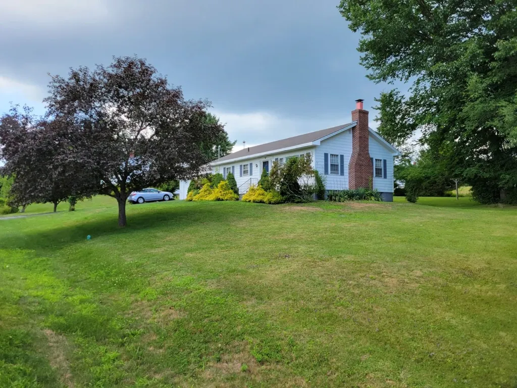 29 Old Lakeview Terrace Wolfeboro NH 03894
