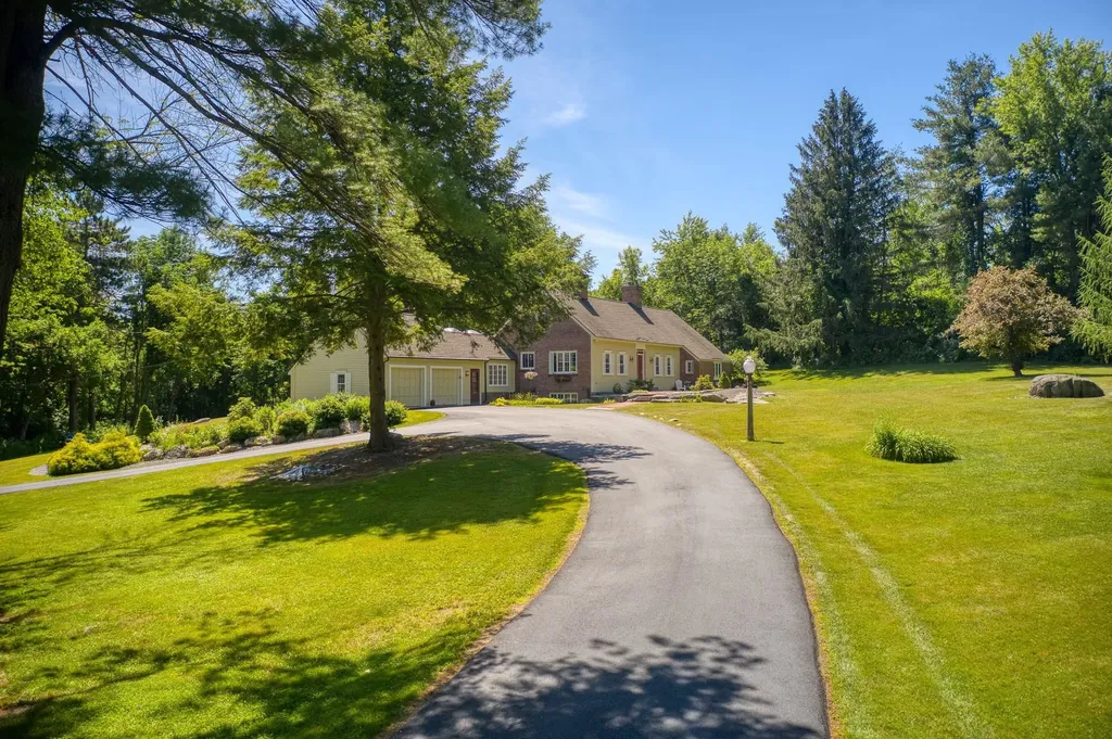 14 Chandler Road Bedford NH 03110