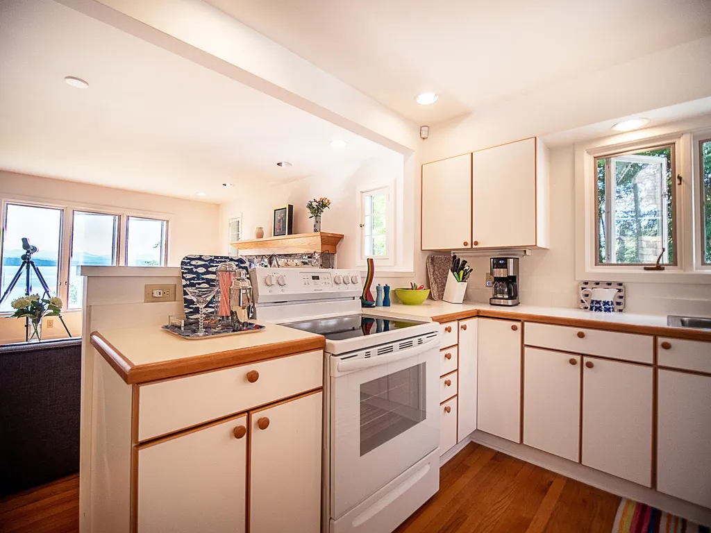 1490 Arnold Bay Road Panton VT 05491-9331