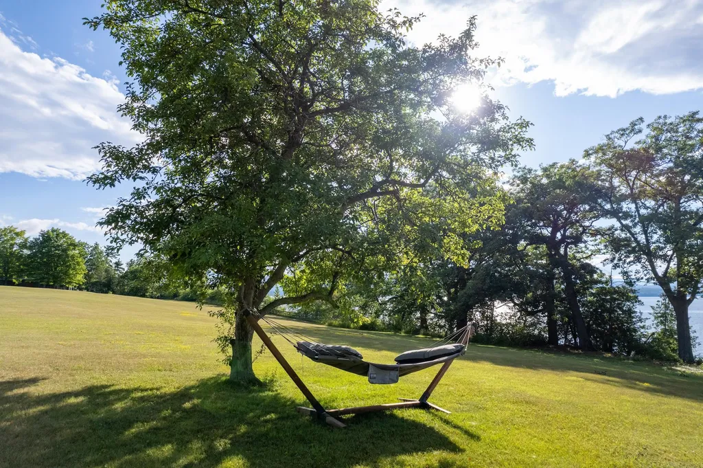 1490 Arnold Bay Road Panton VT 05491-9331