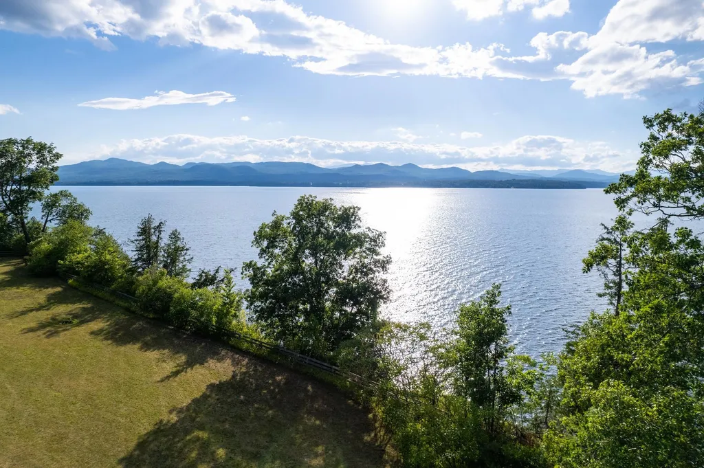 1490 Arnold Bay Road Panton VT 05491-9331