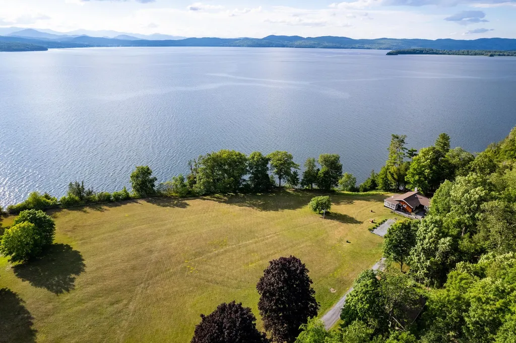 1490 Arnold Bay Road Panton VT 05491-9331