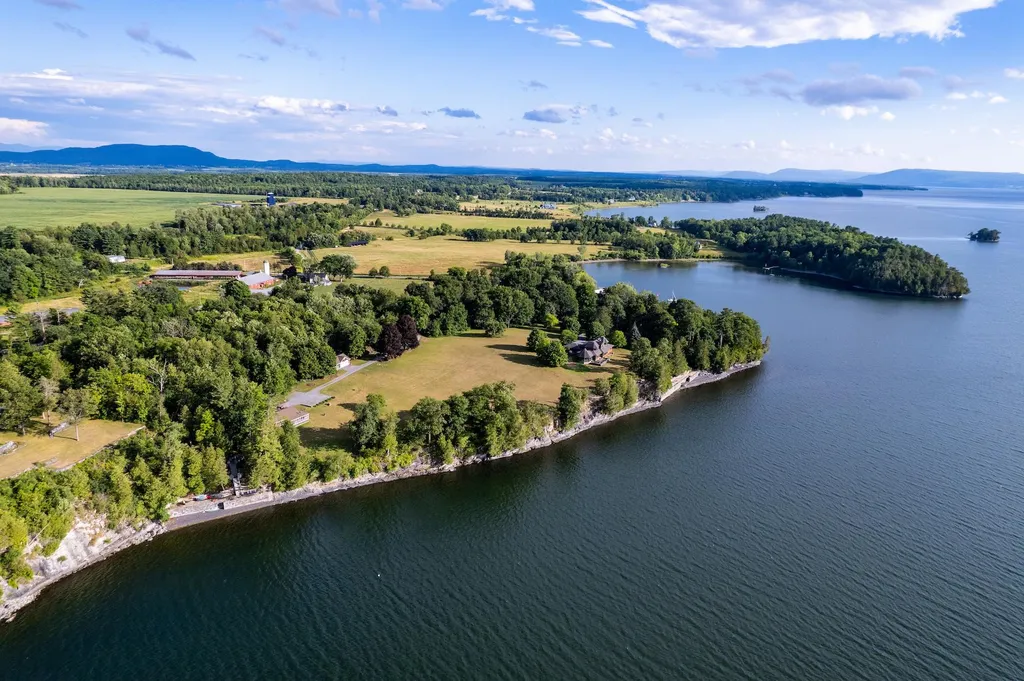 1490 Arnold Bay Road Panton VT 05491-9331
