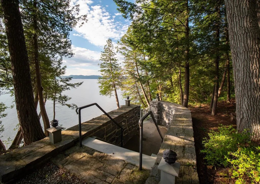 1490 Arnold Bay Road Panton VT 05491-9331