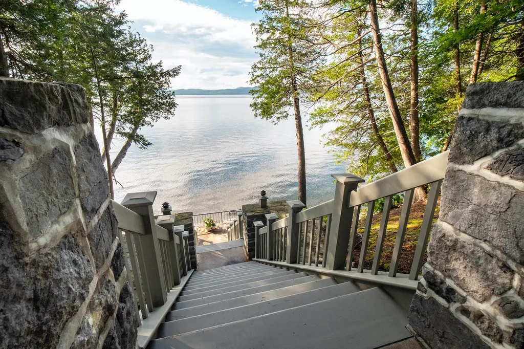 1490 Arnold Bay Road Panton VT 05491-9331