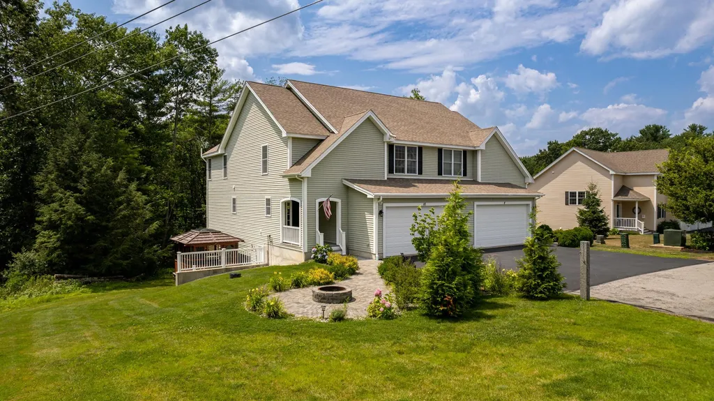 10 Blossom Lane Stratham NH 03885