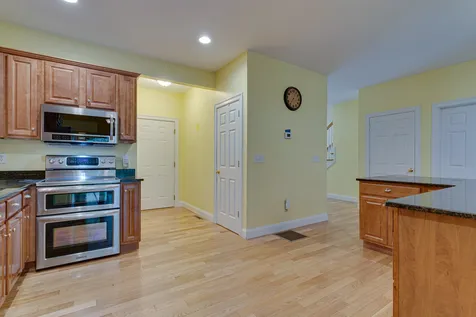 10 Blossom Lane Stratham NH 03885