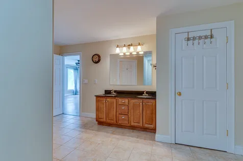 10 Blossom Lane Stratham NH 03885