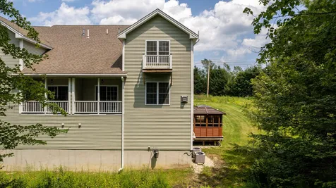 10 Blossom Lane Stratham NH 03885