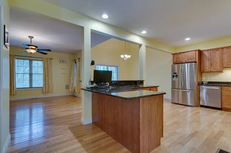 10 Blossom Lane Stratham NH 03885