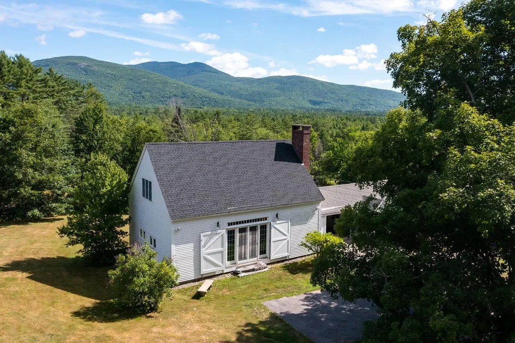 4 County Road Tuftonboro NH 03850