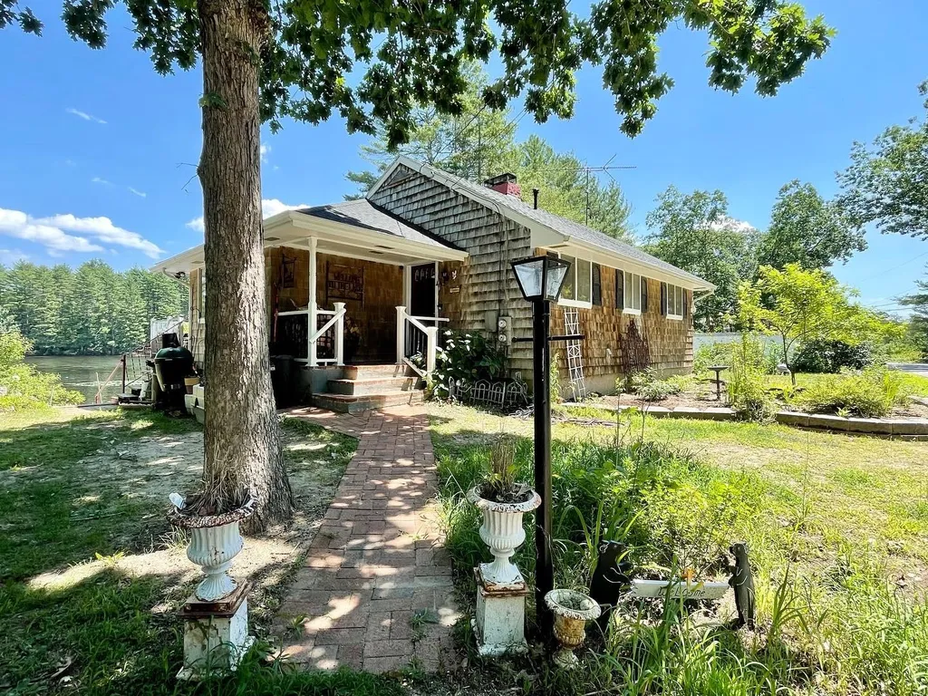 128 Old Town Road Weare NH 03281