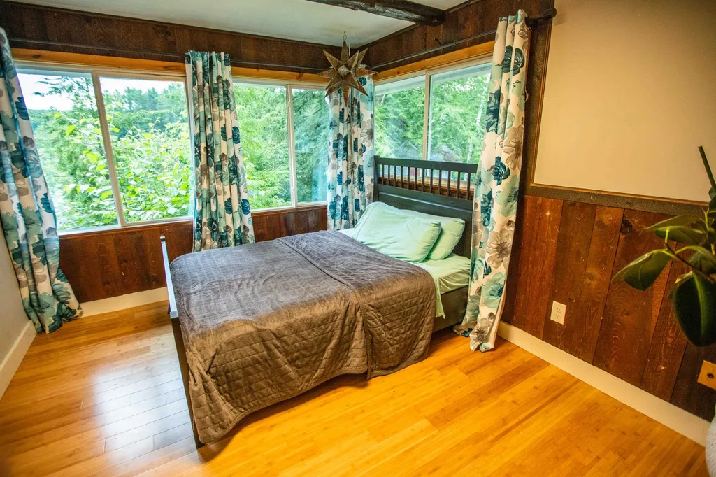 128 Old Town Road Weare NH 03281
