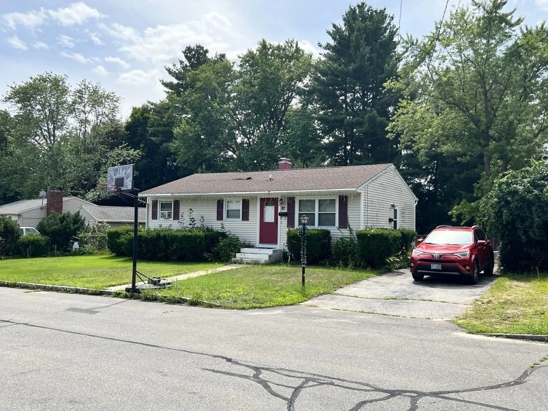 87 Lois Street Manchester NH 03103
