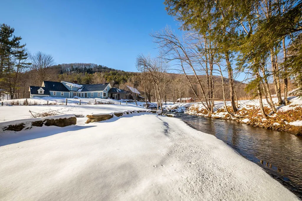 738 Stage Road Pomfret VT 05067