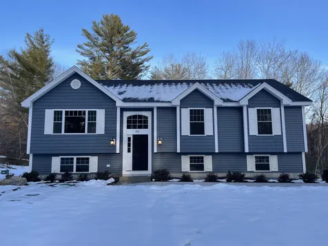 142 Brady Avenue Salem NH 03079