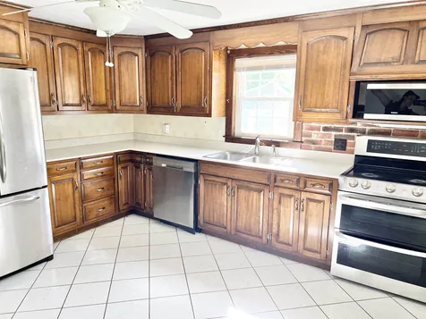 14 Victor Avenue Nashua NH 03060