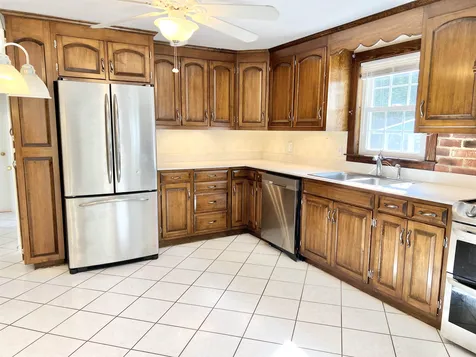 14 Victor Avenue Nashua NH 03060
