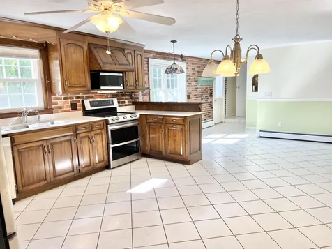 14 Victor Avenue Nashua NH 03060