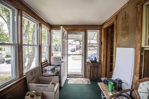 10 Elmhurst Avenue Manchester NH 03103