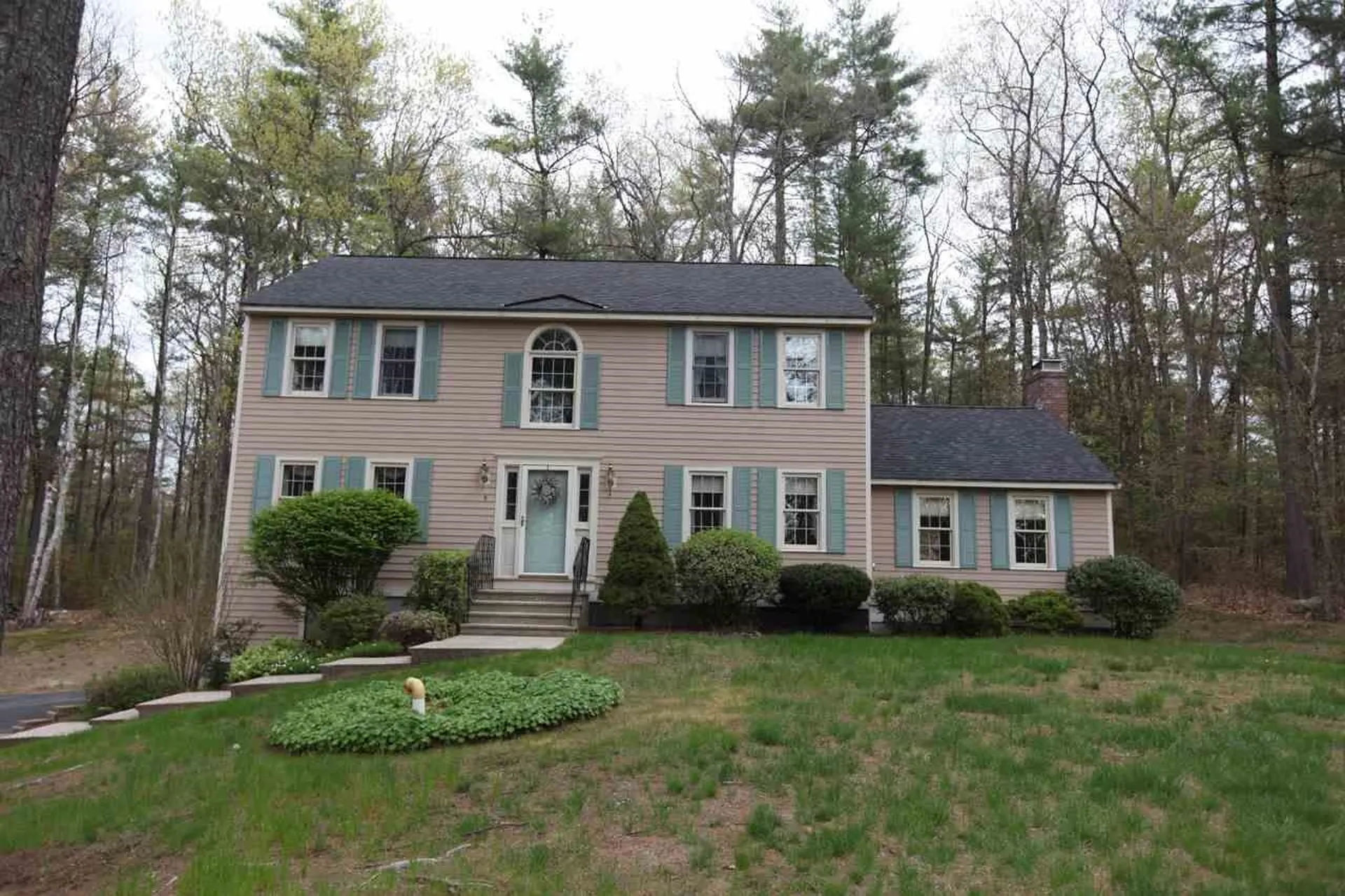 9 Lantern Lane Londonderry NH 03053