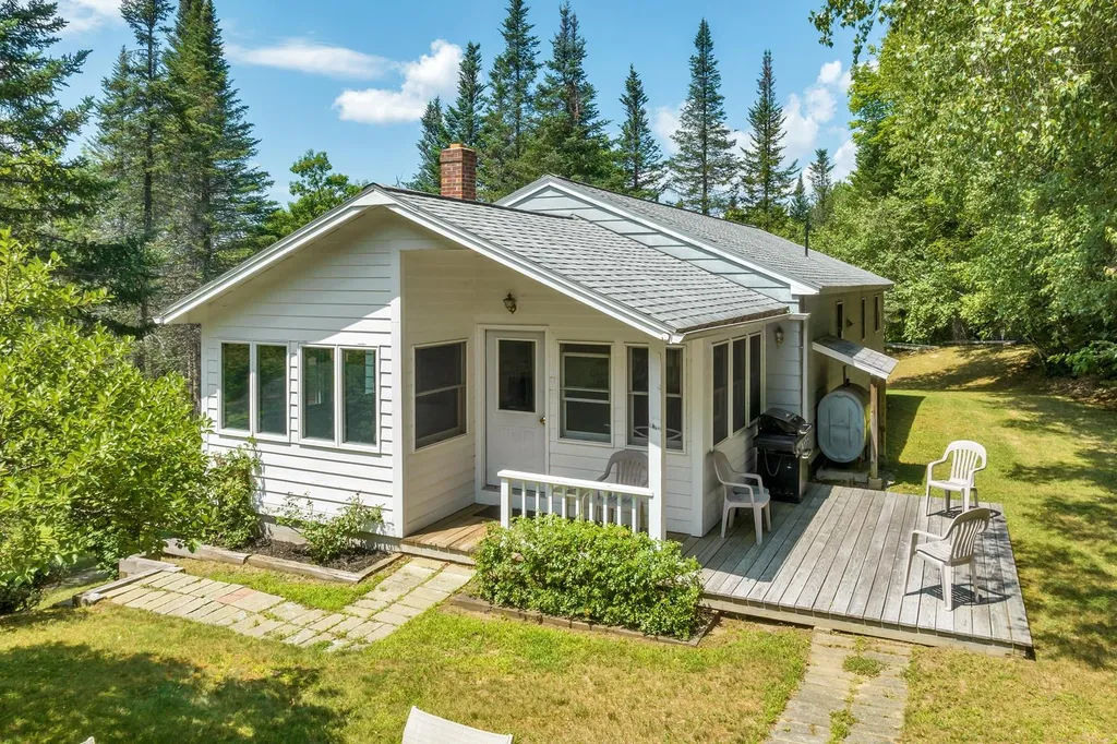 10 Reservoir Road Meredith NH 03253