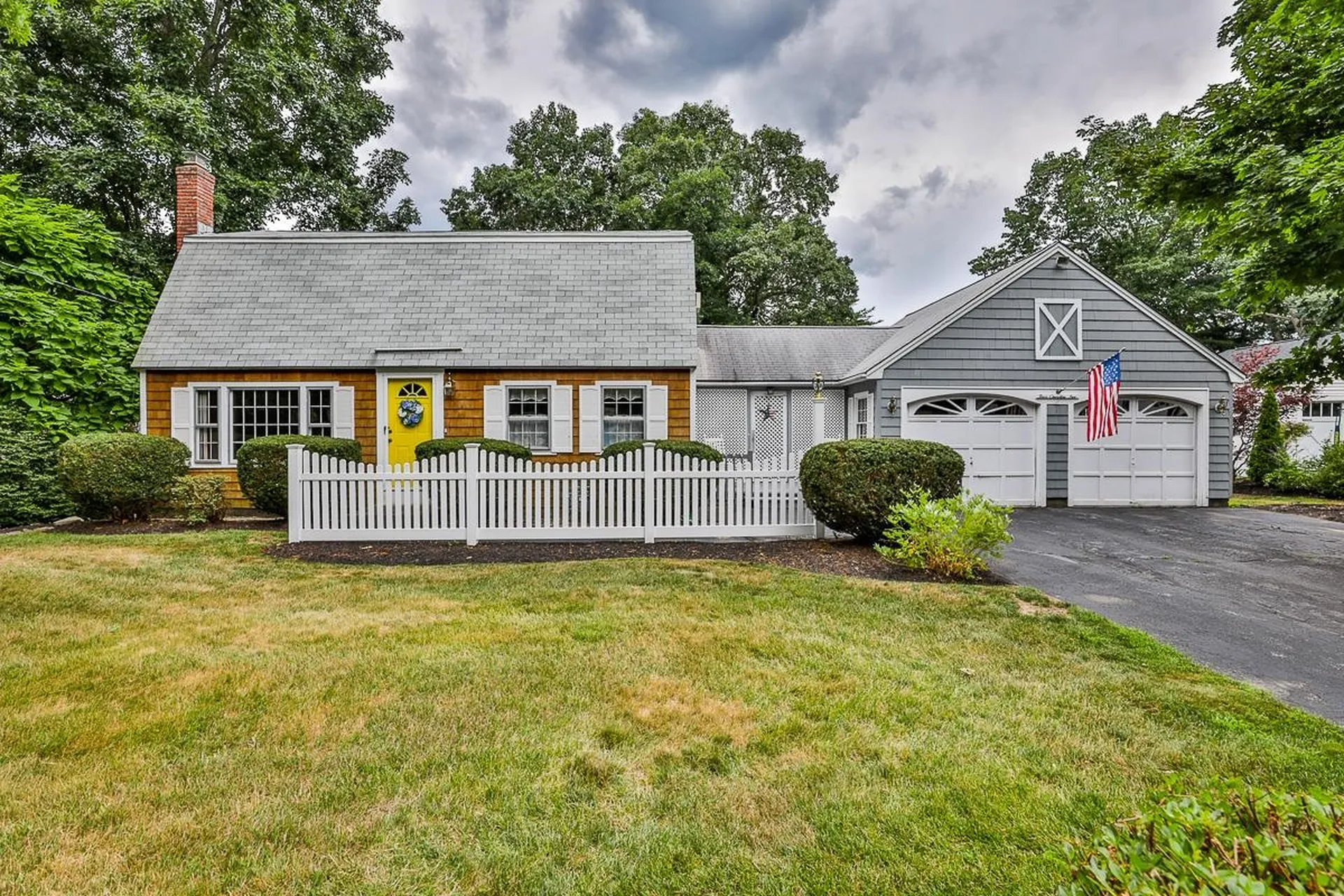 4 Cherokee Avenue Nashua NH 03062-1845