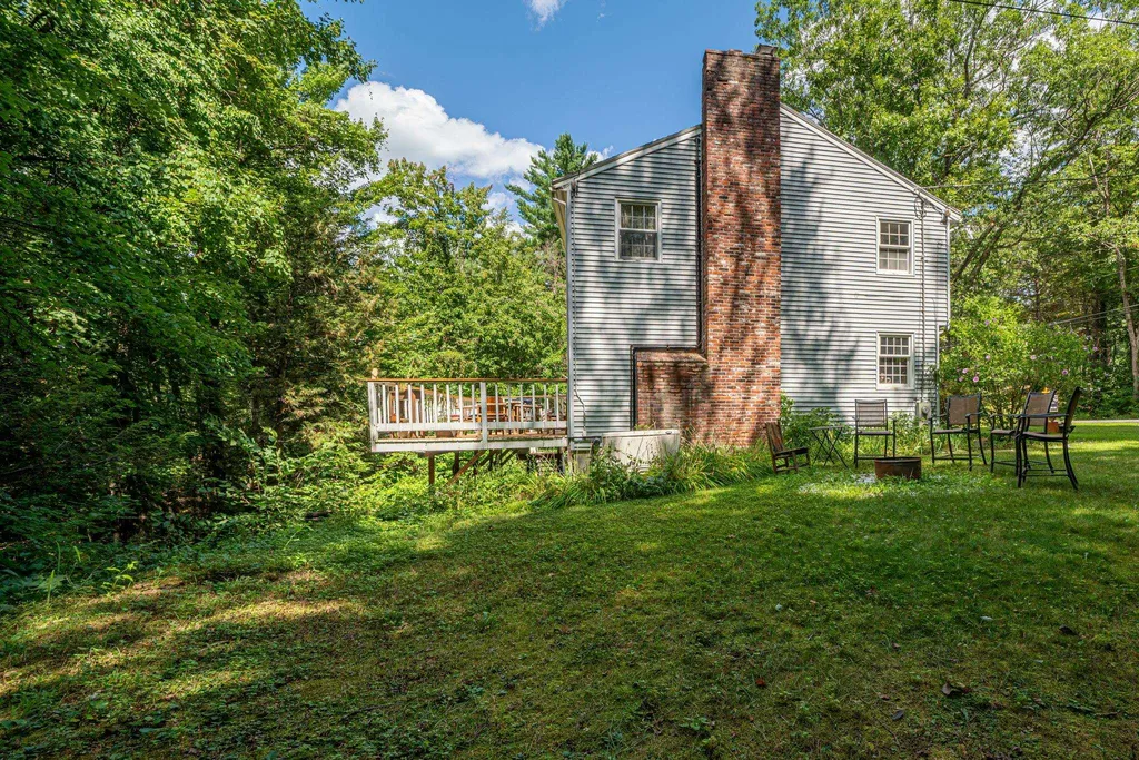 44 Old Manchester Road Amherst NH 03031