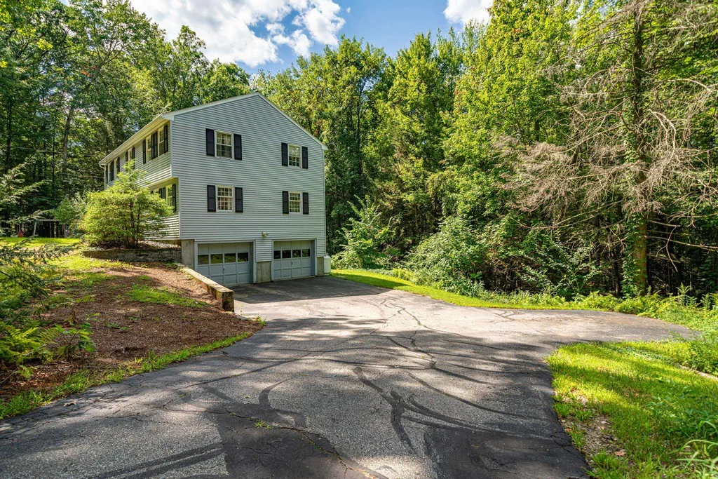 44 Old Manchester Road Amherst NH 03031