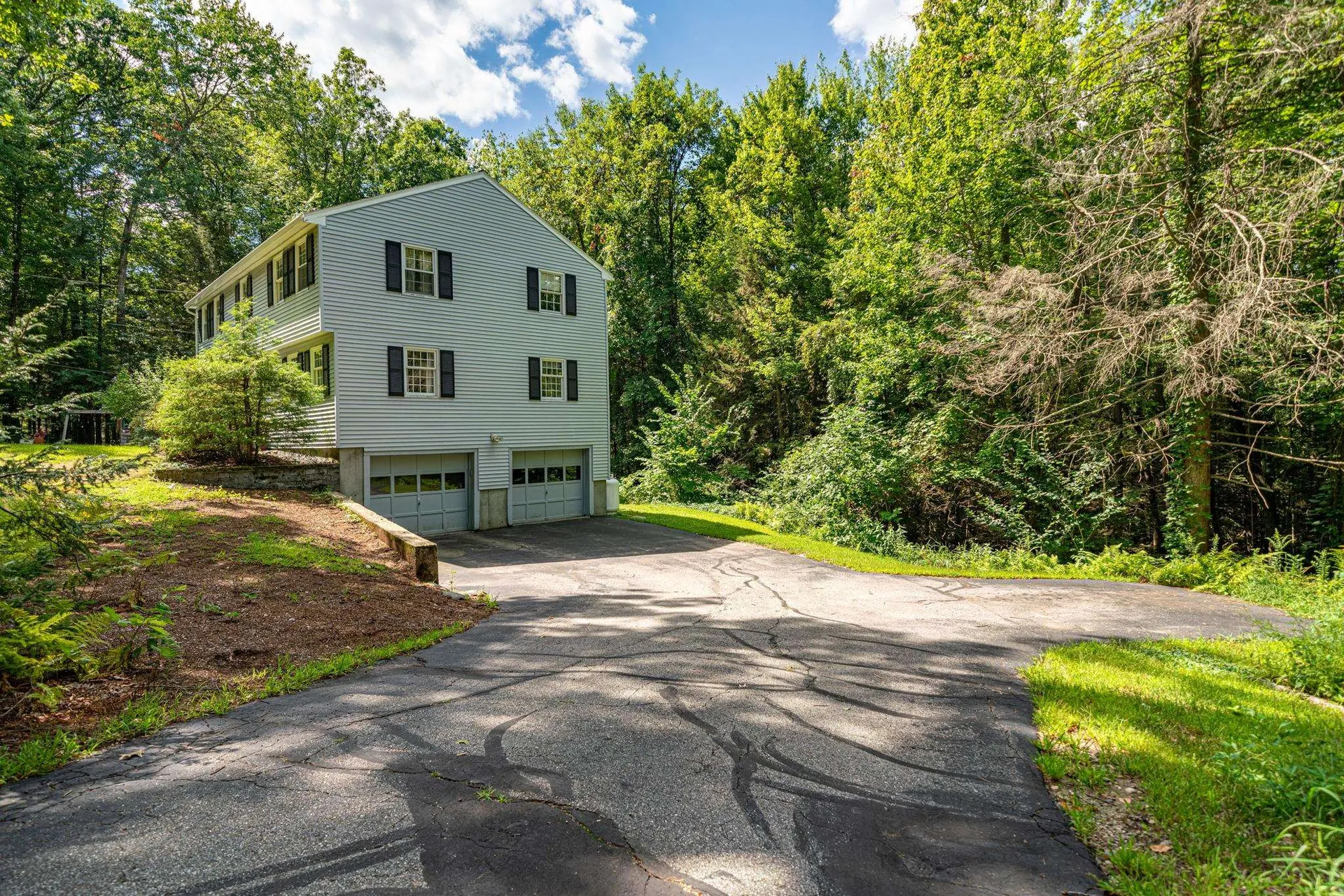 44 Old Manchester Road Amherst NH 03031