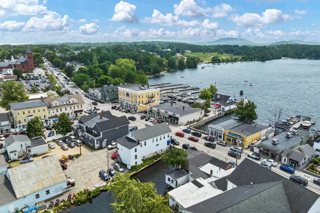 2 South Main Street Wolfeboro NH 03894