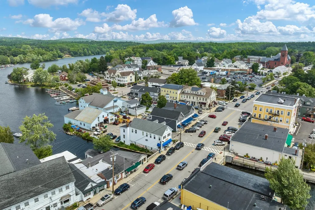 2 South Main Street Wolfeboro NH 03894