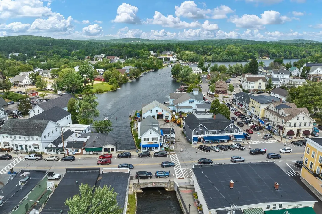 2 South Main Street Wolfeboro NH 03894