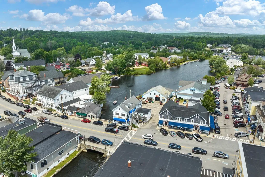 2 South Main Street Wolfeboro NH 03894