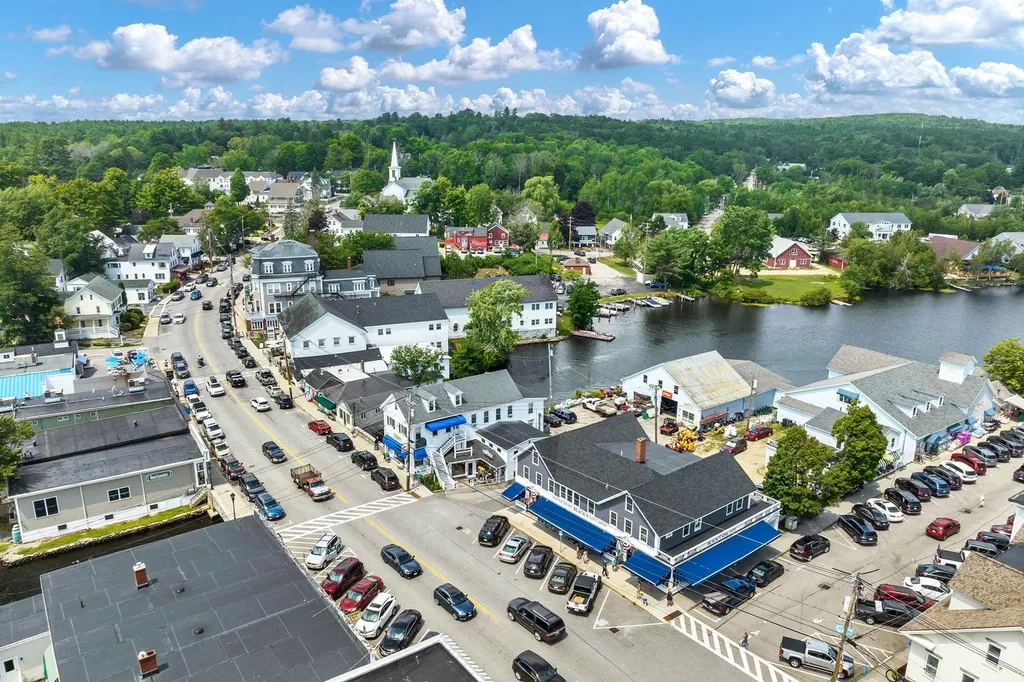 2 South Main Street Wolfeboro NH 03894