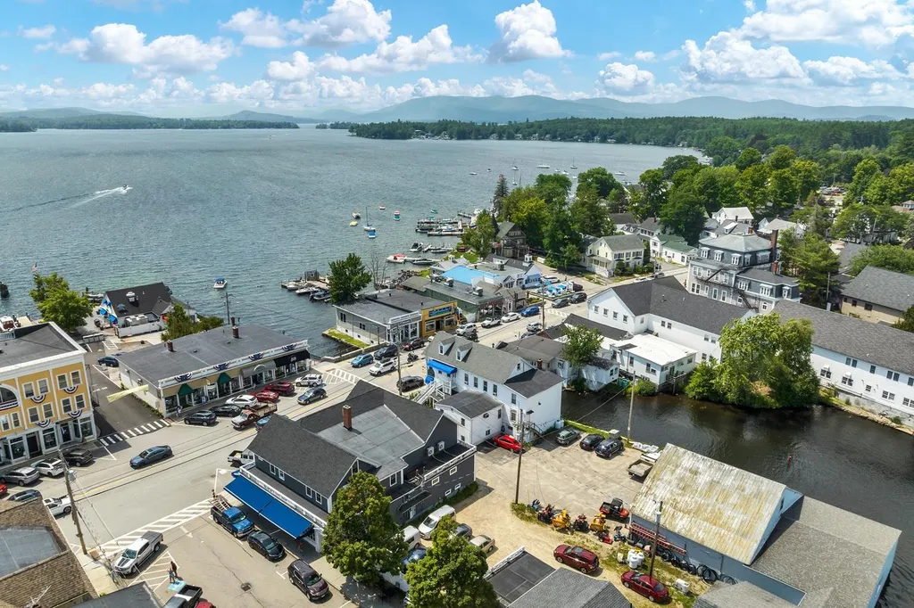 2 South Main Street Wolfeboro NH 03894