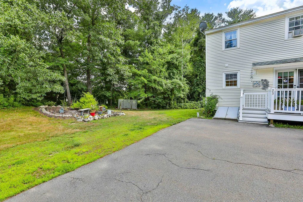 23 Olde Country Village Road Londonderry NH 03053