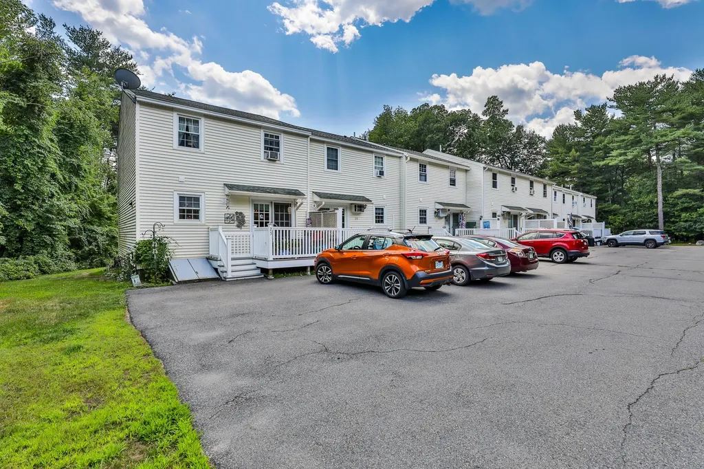23 Olde Country Village Road Londonderry NH 03053