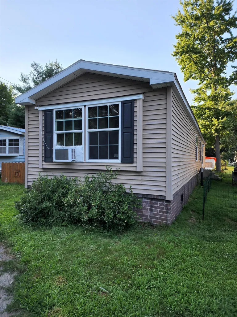 70 Spring Circle Hartford VT 05001