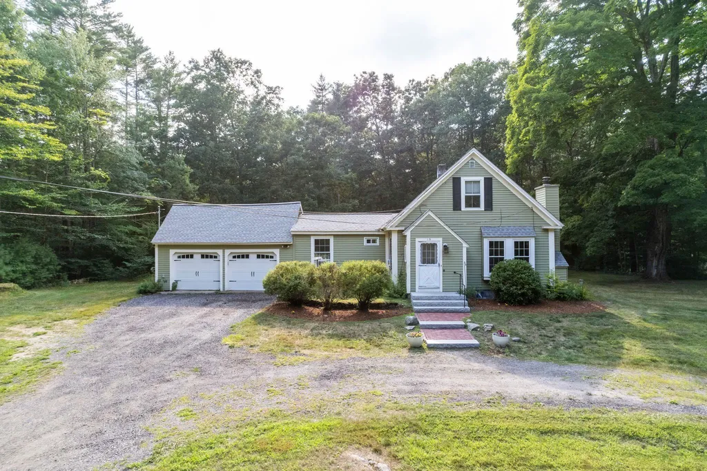 16 Schoolhouse Road Amherst NH 03031