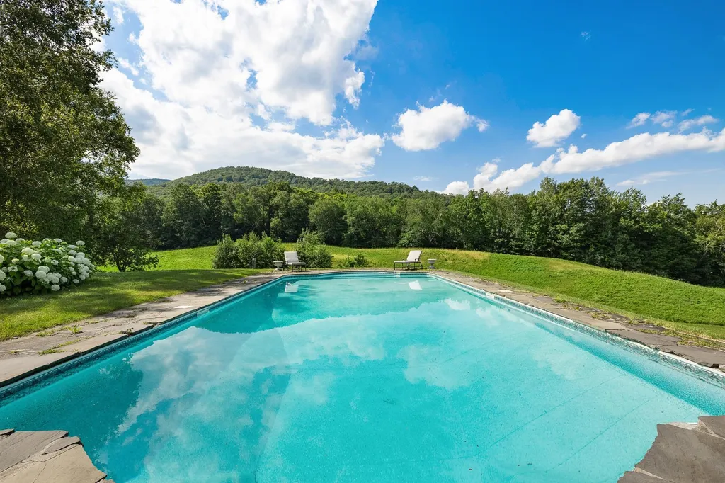 1092 Nichols Hill Road Dorset VT 05251