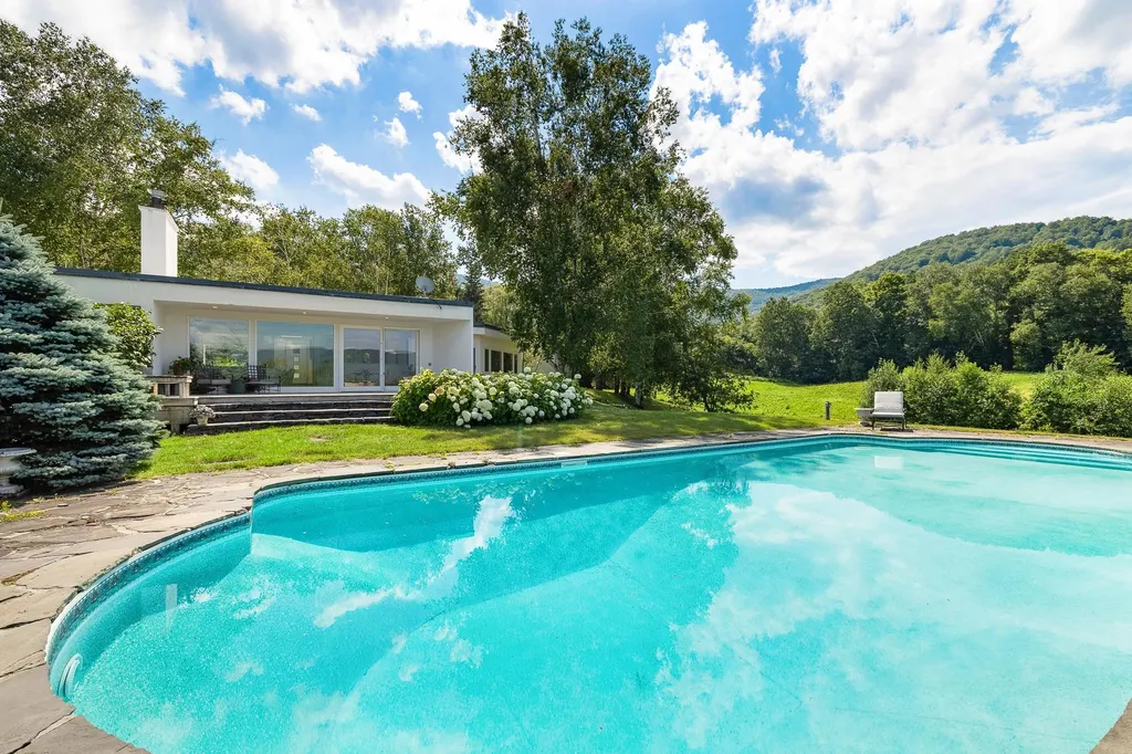 1092 Nichols Hill Road Dorset VT 05251